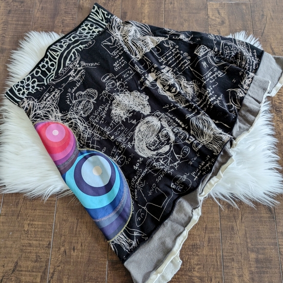 Graffiti art DESIGUAL skirt - Picture 4 of 6